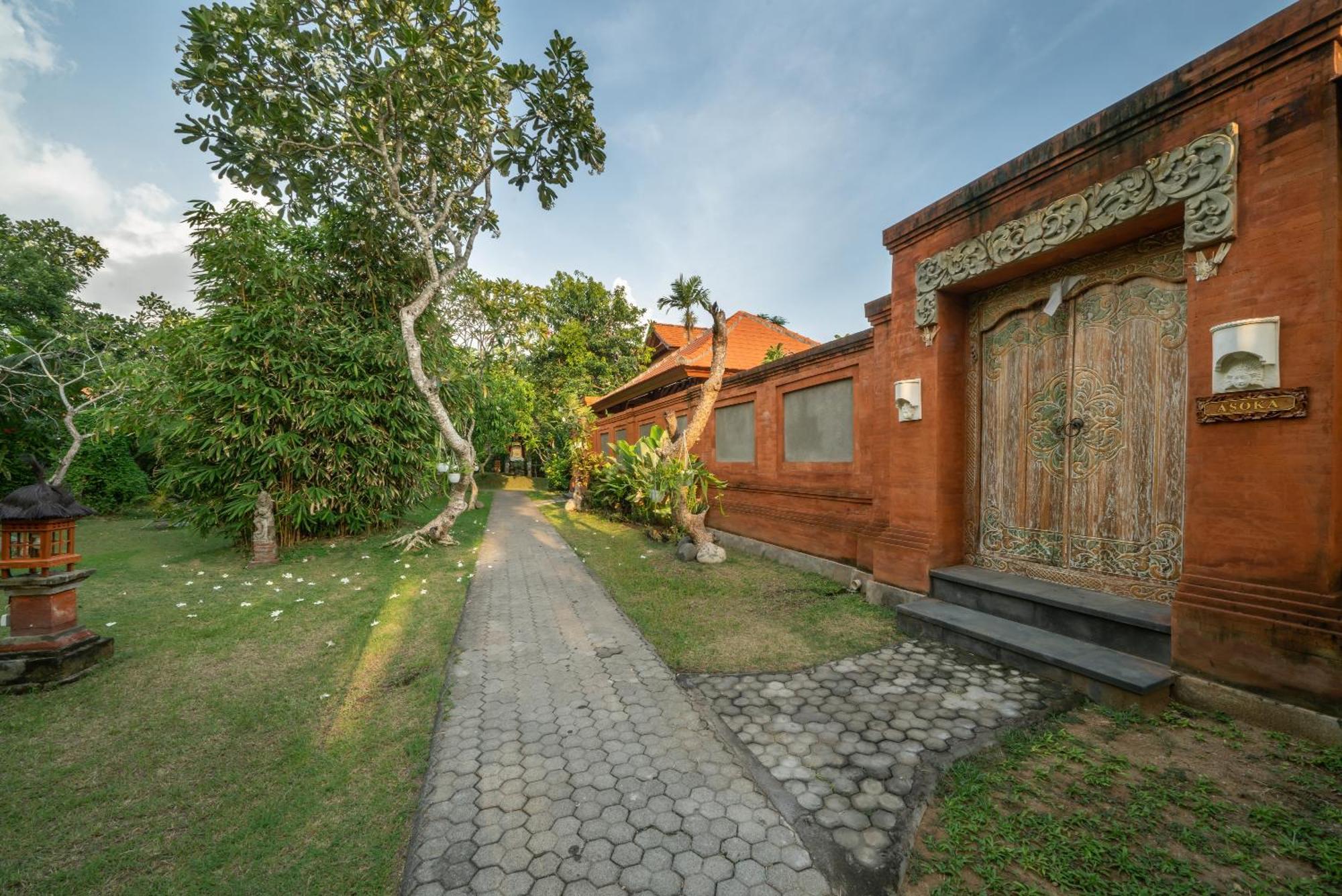 Three Brothers Bungalows & Villas Legian Exteriér fotografie