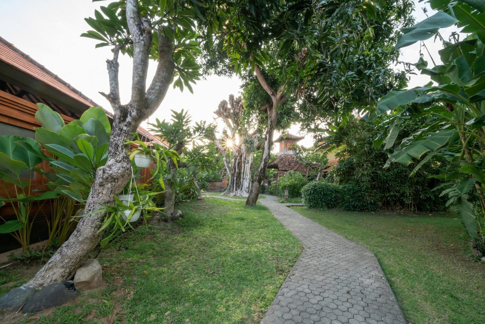 Three Brothers Bungalows & Villas Legian Exteriér fotografie